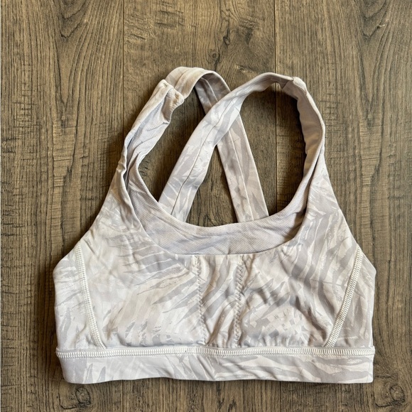 Lululemon Run: Stuff Your Bra II - Picture 5 of 7